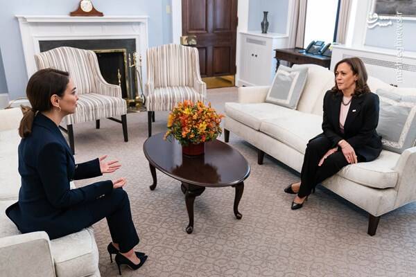  مع نائبة رئيس الولايات المتحدة الأمريكية جو بايدن، كامالا هاريس